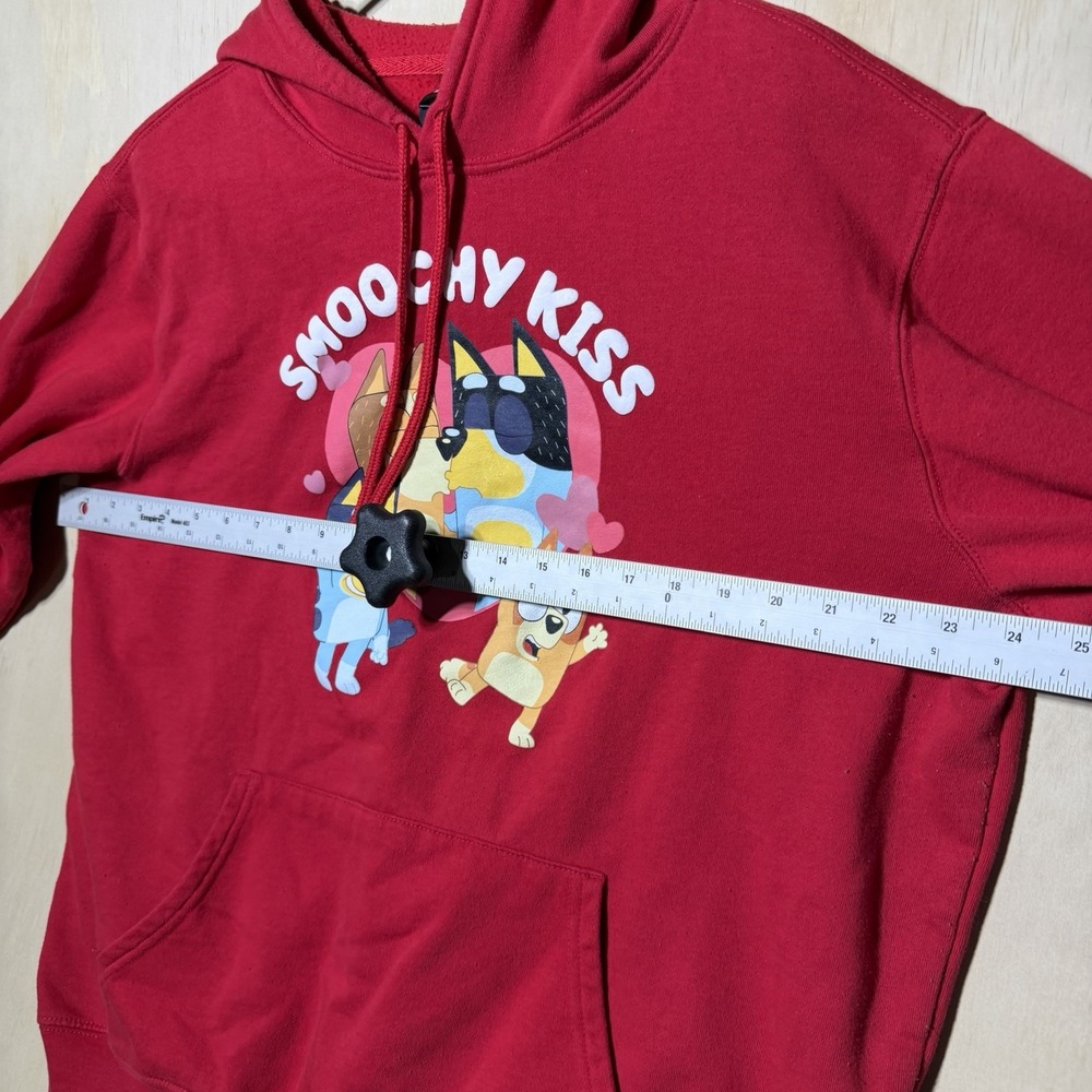 Bluey Adult Large Red Smoochy Kiss Hoodie Bandit Chilli Bingo Graphic Pullover - Picture 4 of 9